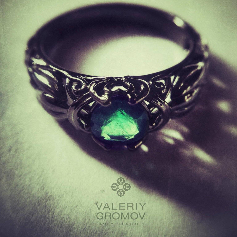 Elven Ring Gemstone detail view | GROMOV Jewelry