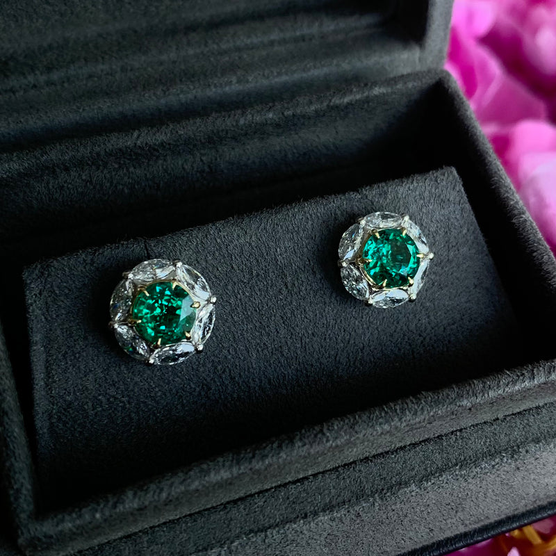 EMERALD STUDS ROTONDO HALO | GROMOV Jewelry