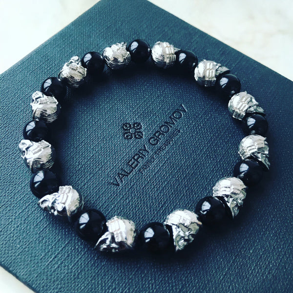Bracelet with black and white gold beads on a blue GROMOV box