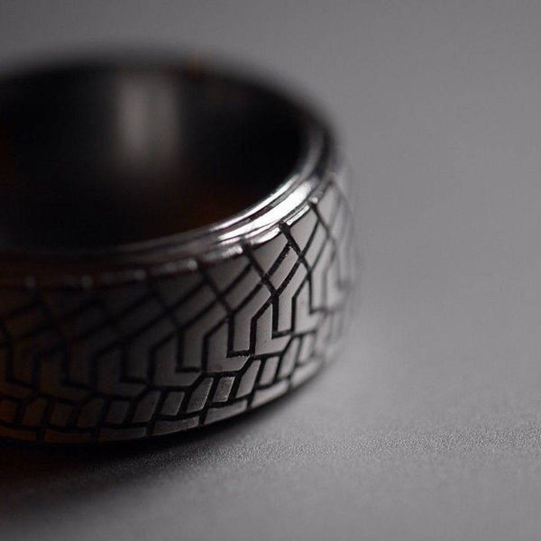 Gold tire-tread ring, racing-inspired men’s wedding band in black grunge, white or yellow gold, low-profile tread pattern, motorsport statement jewelry