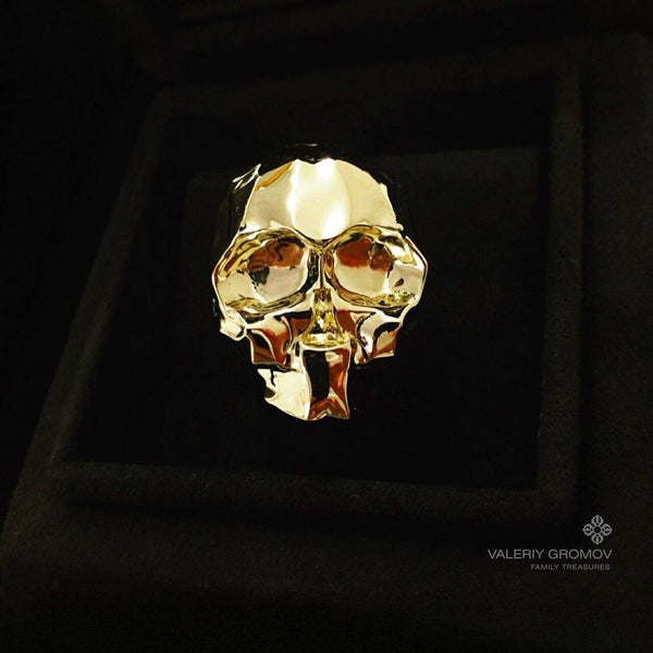 yellow gold skull ring